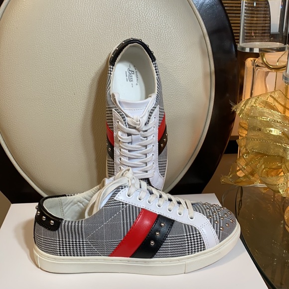 Bass sneakers fairly used in good condition. - Picture 1 of 5